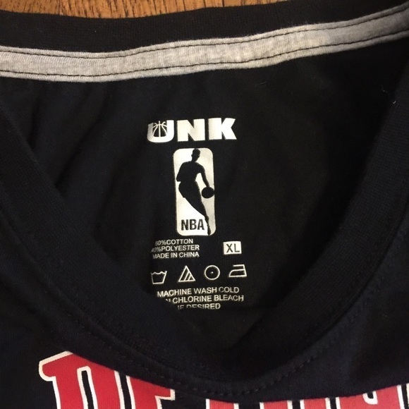 NBA UNK Detroit Pistons tee - Picture 3 of 3